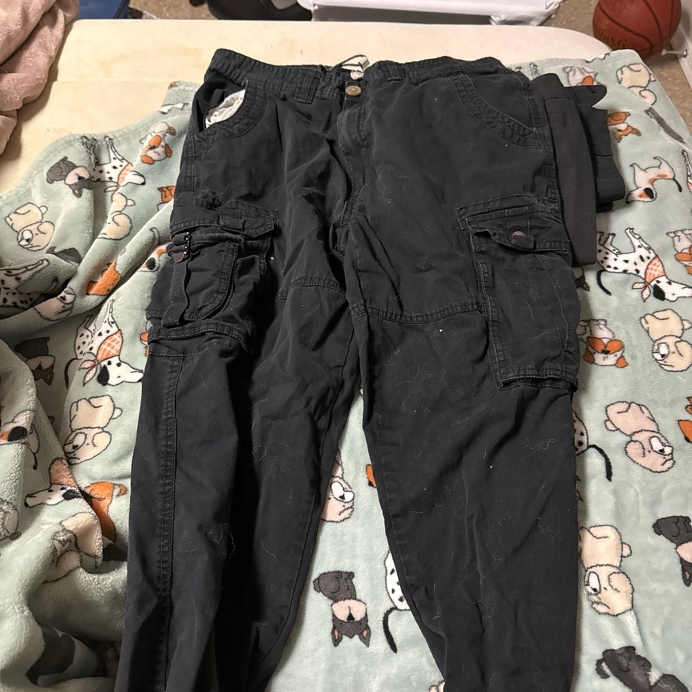 Black Cargo Pants with Relaxed Fit and Durable Fabric